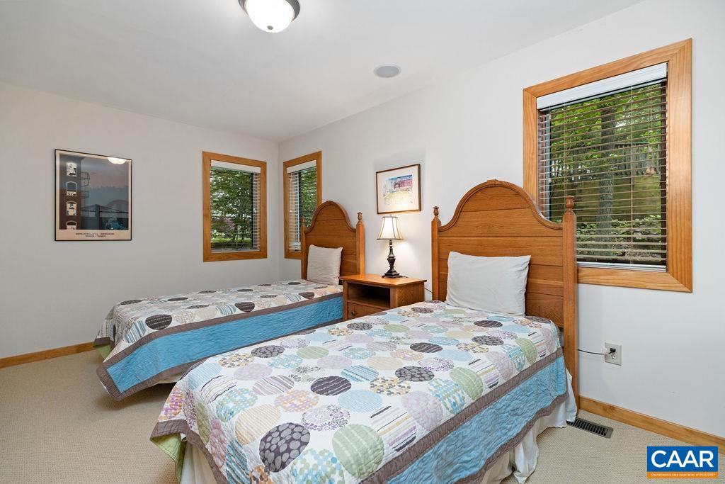 43 KNOB HILL PL