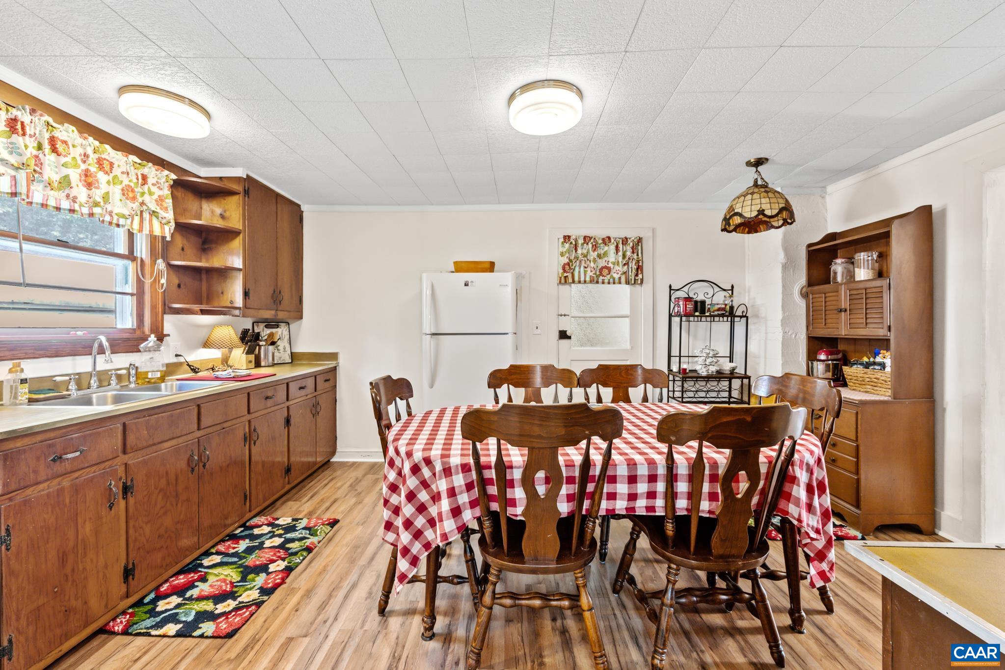 304 MARTIN KINGS RD