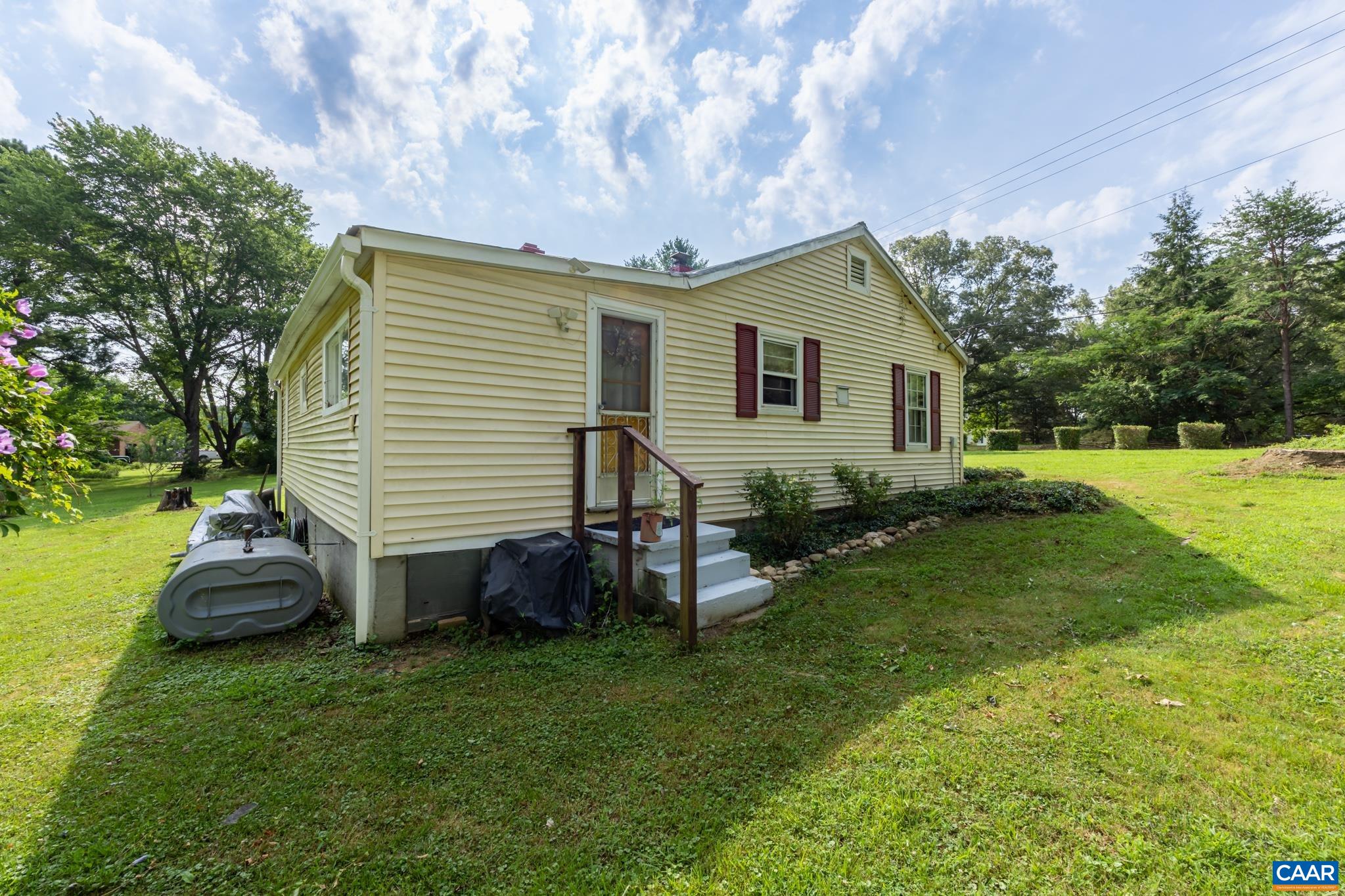 304 MARTIN KINGS RD