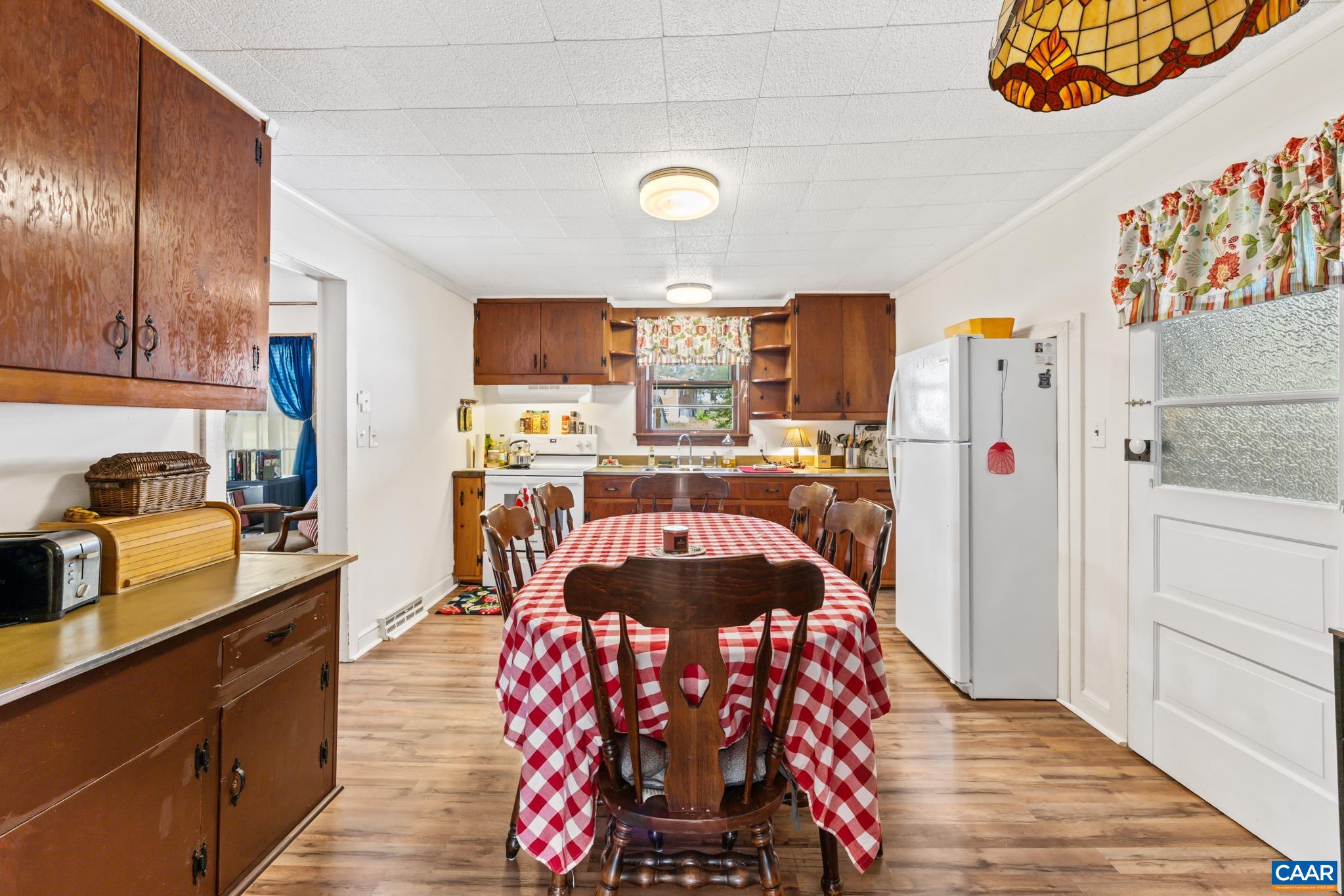 304 MARTIN KINGS RD