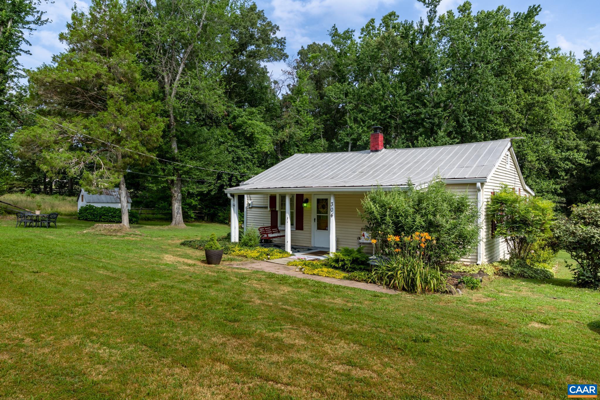 304 MARTIN KINGS RD