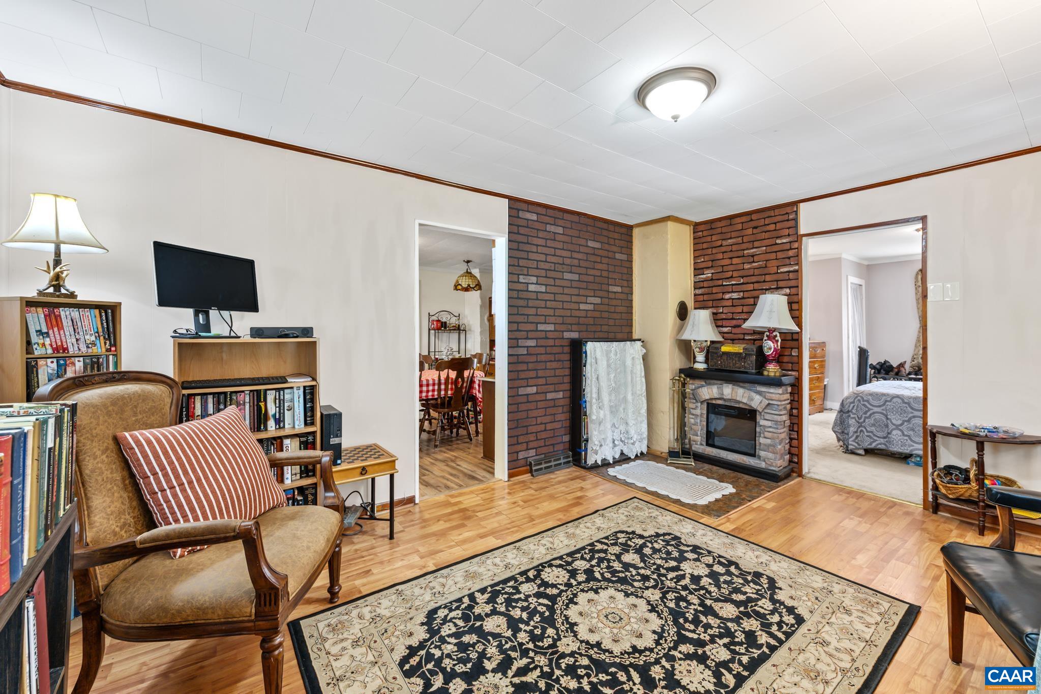 304 MARTIN KINGS RD
