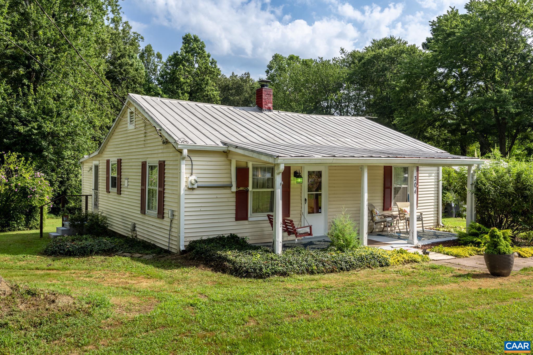 304 MARTIN KINGS RD