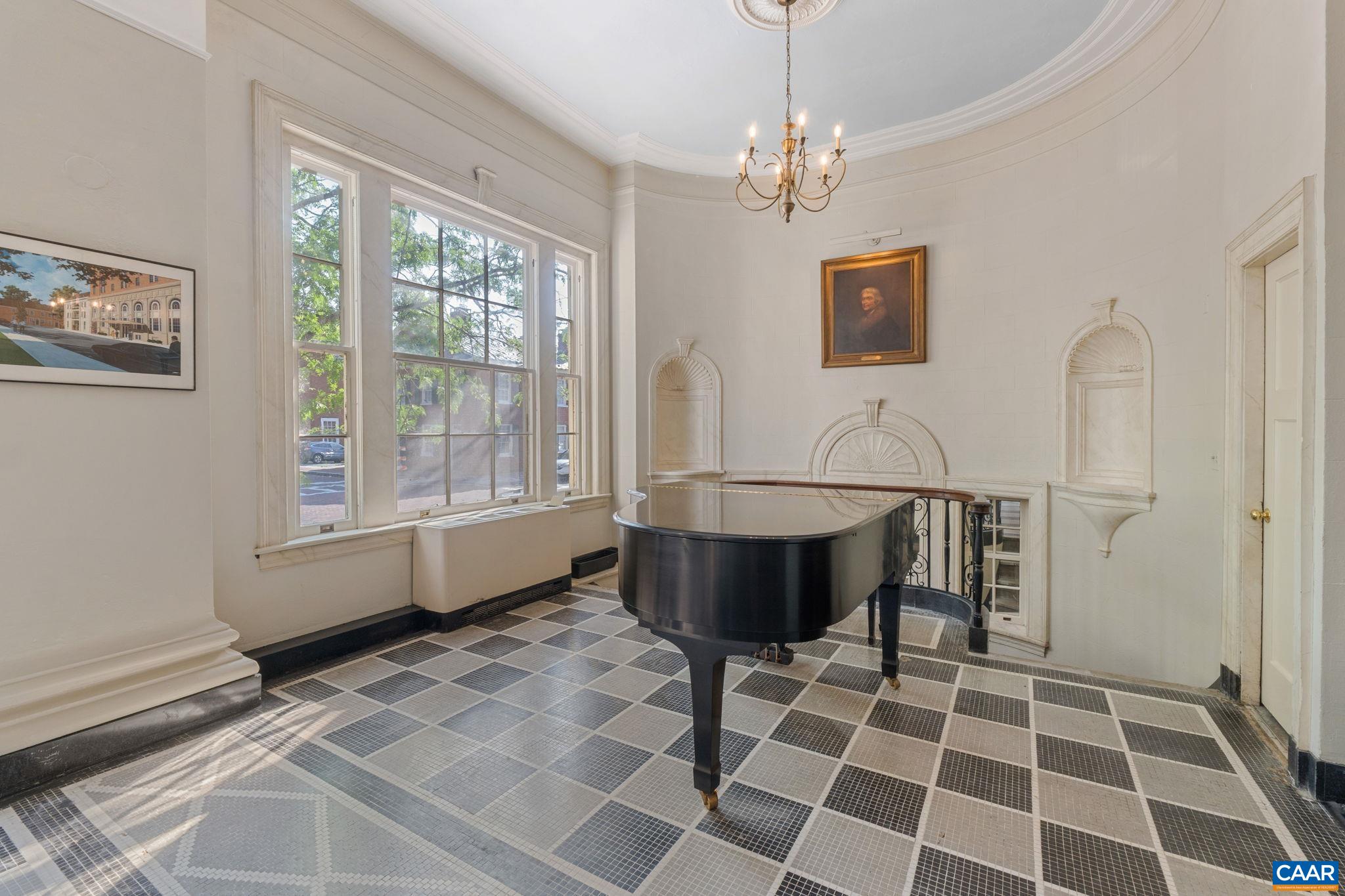 500 COURT SQ Unit: 901