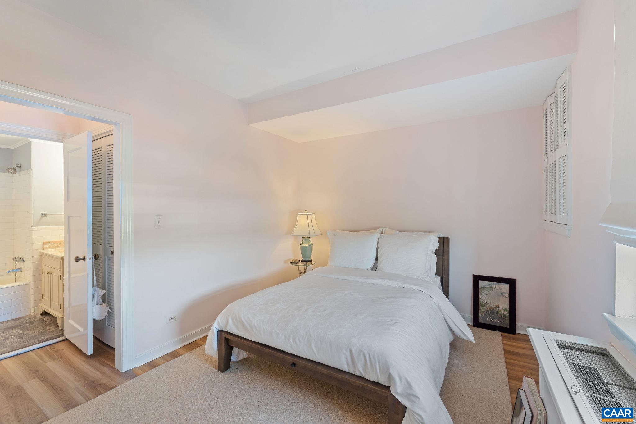 500 COURT SQ Unit: 901