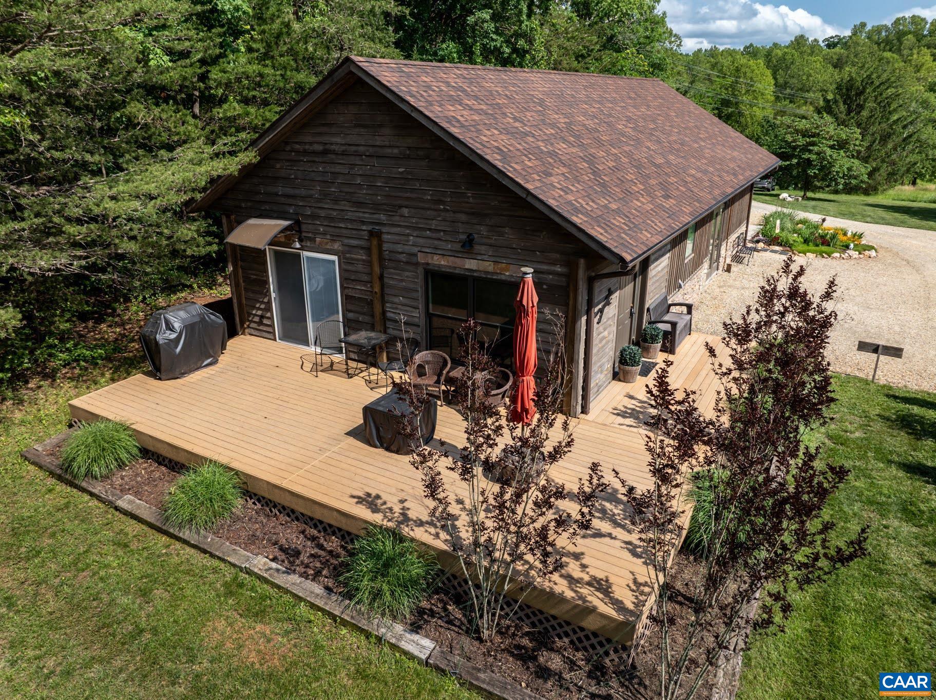 301 SYCAMORE LN
