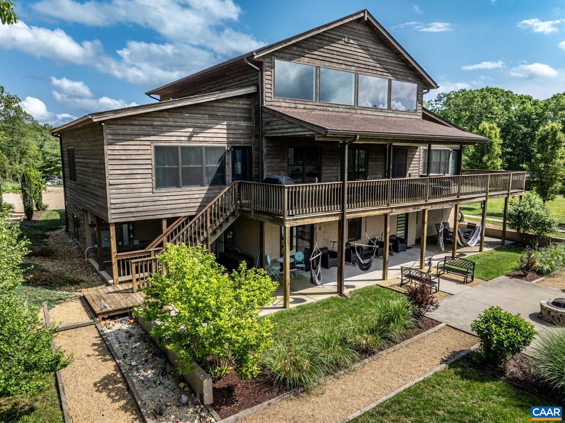 301 SYCAMORE LN