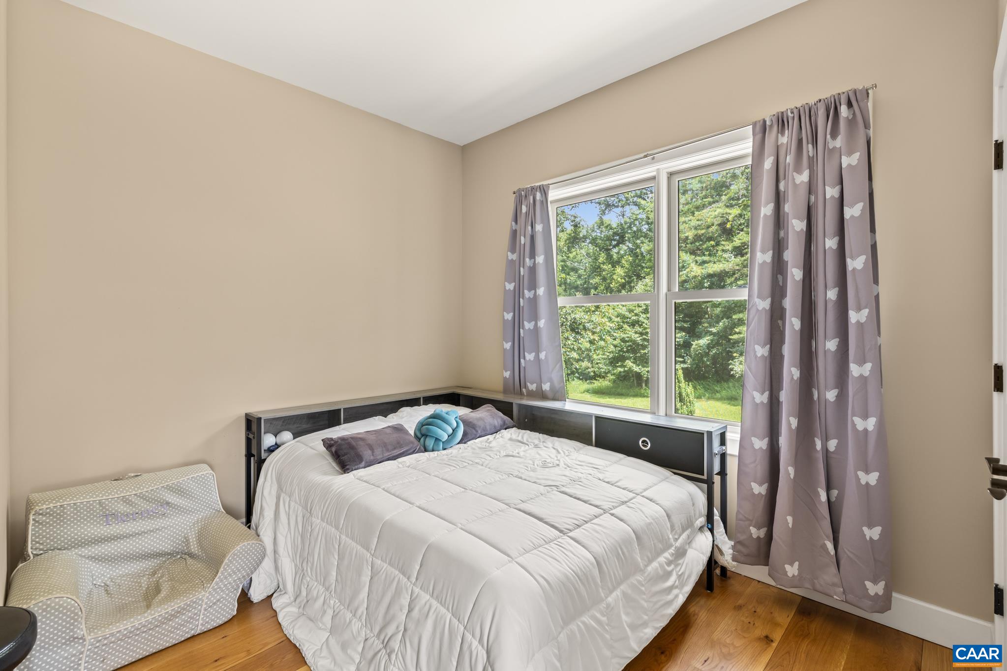 301 SYCAMORE LN
