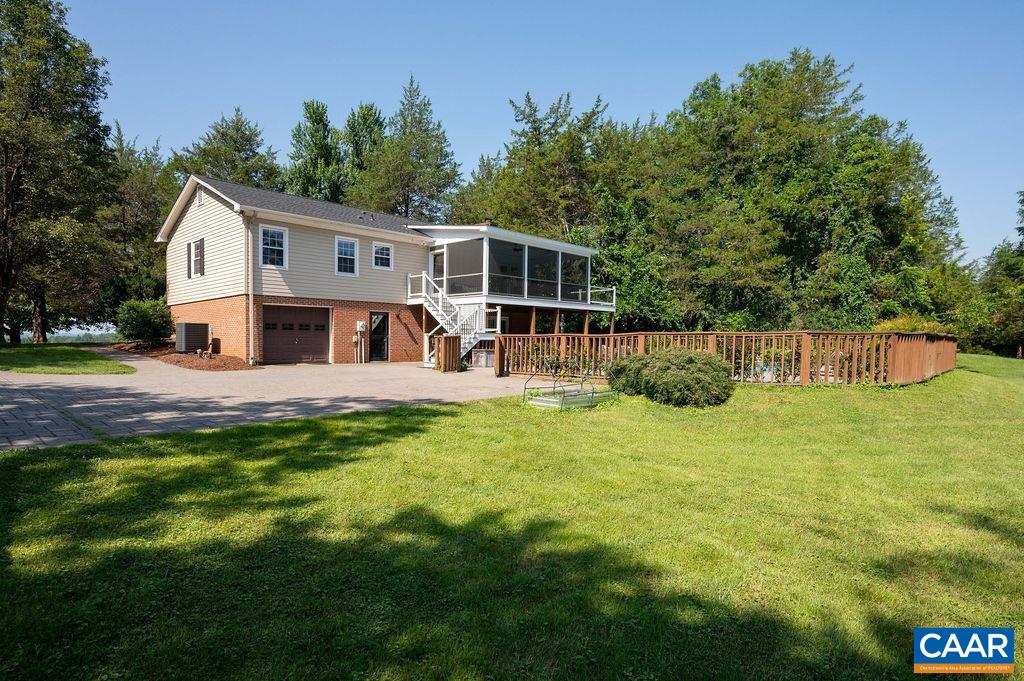 464 WOODLANDS RD