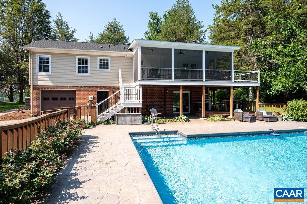 464 WOODLANDS RD