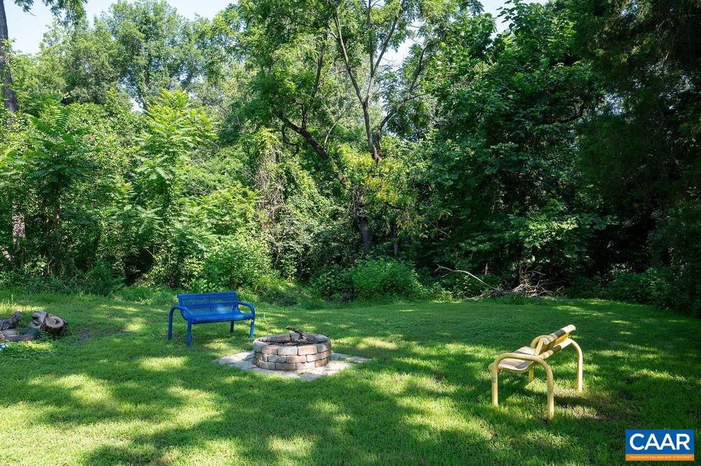 464 WOODLANDS RD