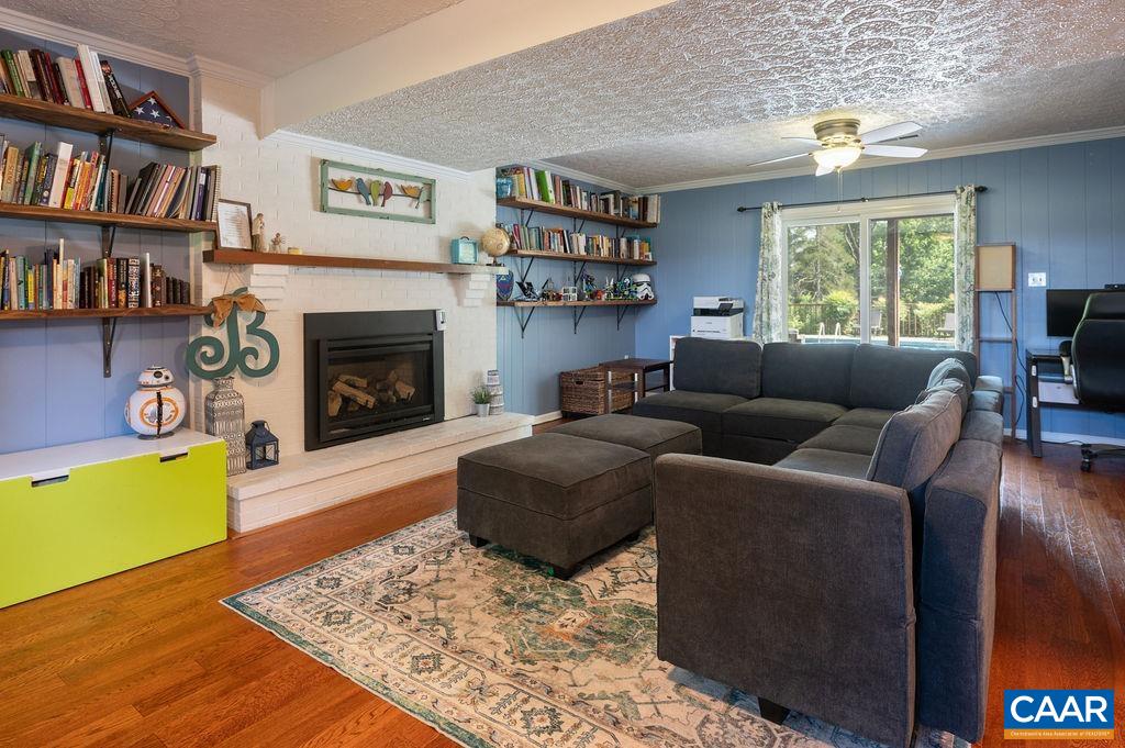 464 WOODLANDS RD