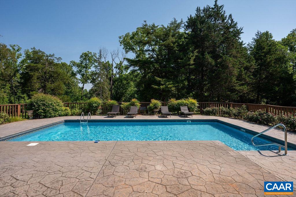 464 WOODLANDS RD