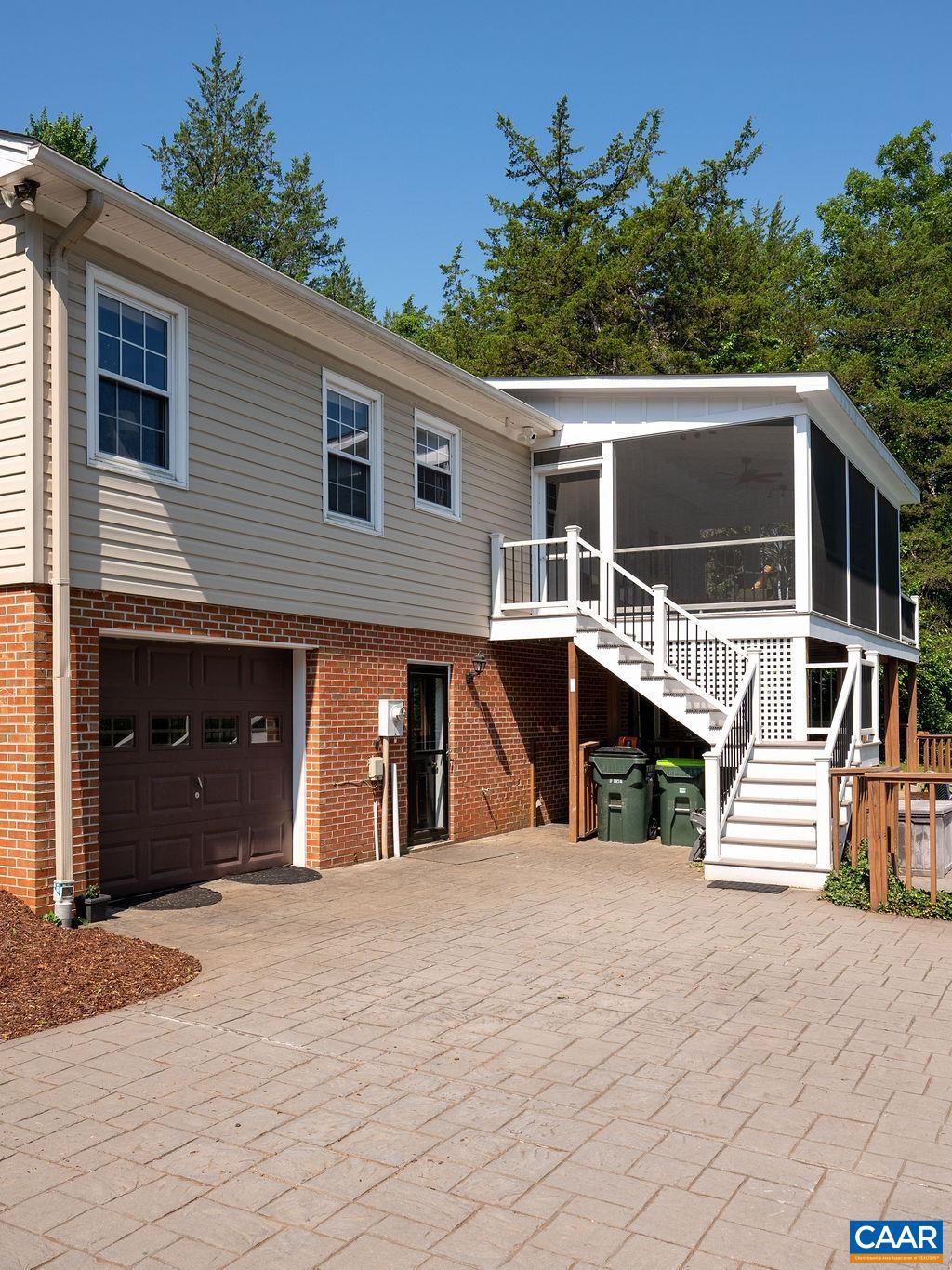 464 WOODLANDS RD