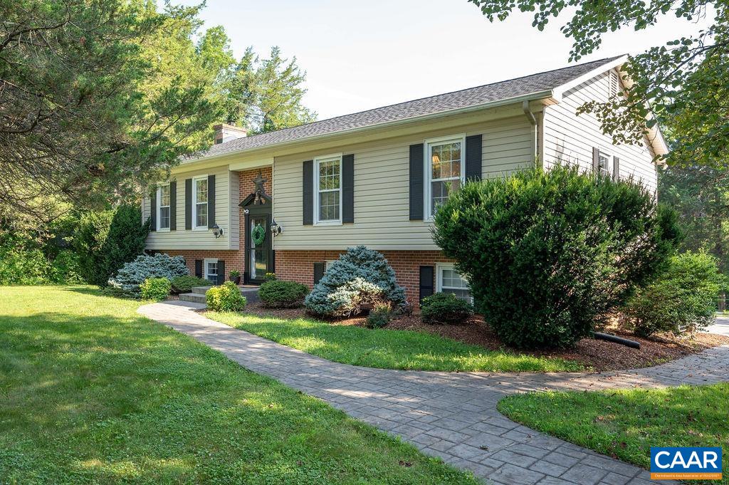 464 WOODLANDS RD