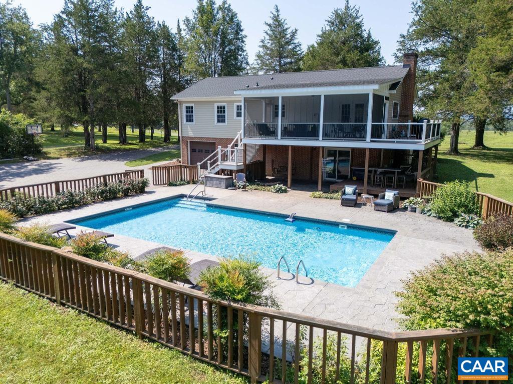 464 WOODLANDS RD