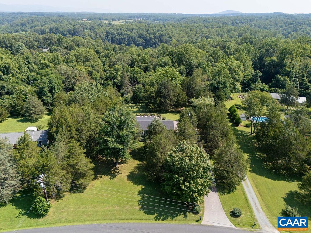 464 WOODLANDS RD