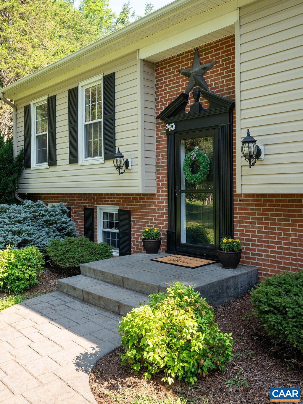 464 WOODLANDS RD
