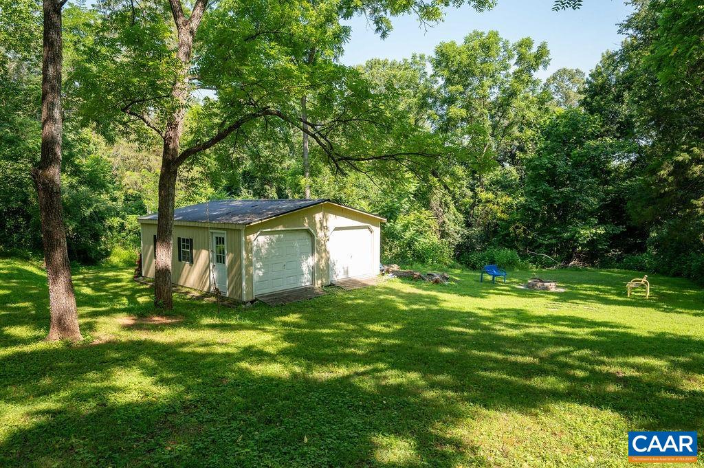464 WOODLANDS RD