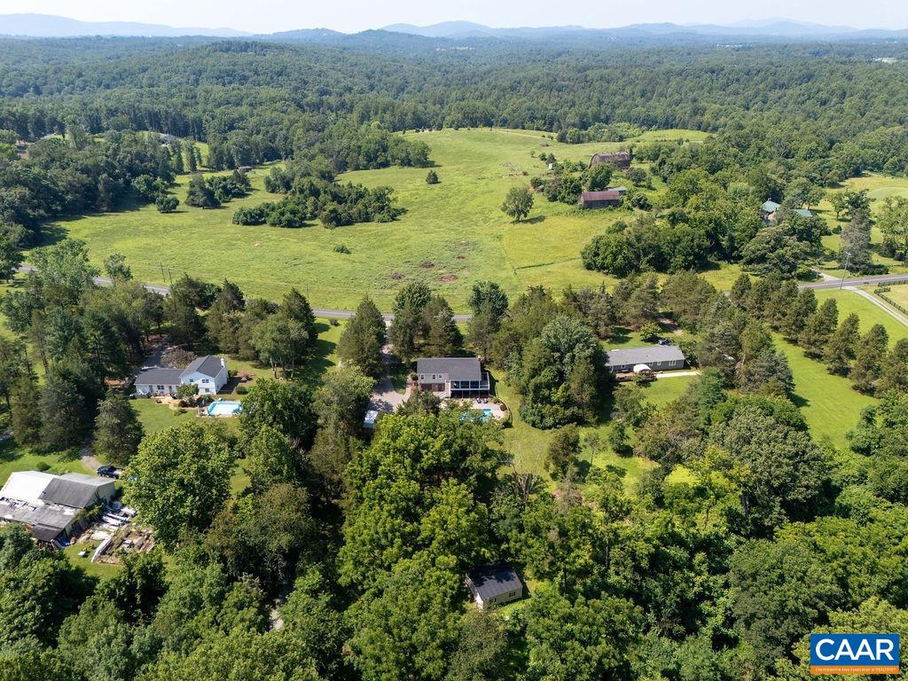 464 WOODLANDS RD