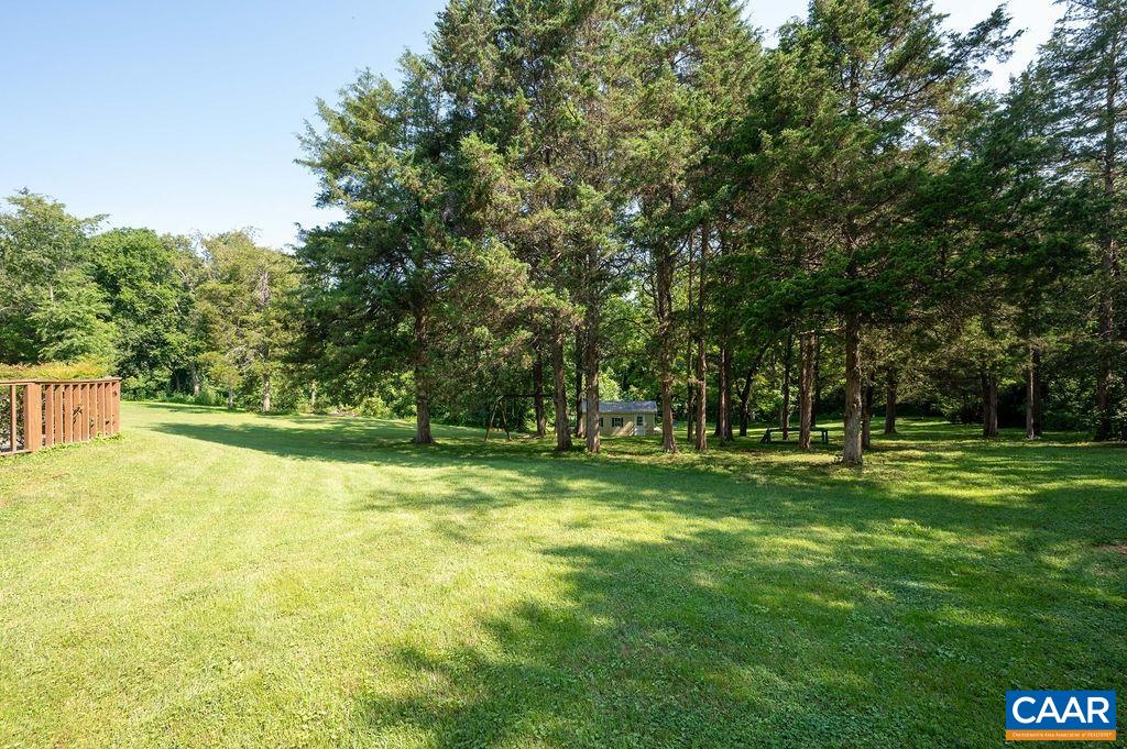 464 WOODLANDS RD