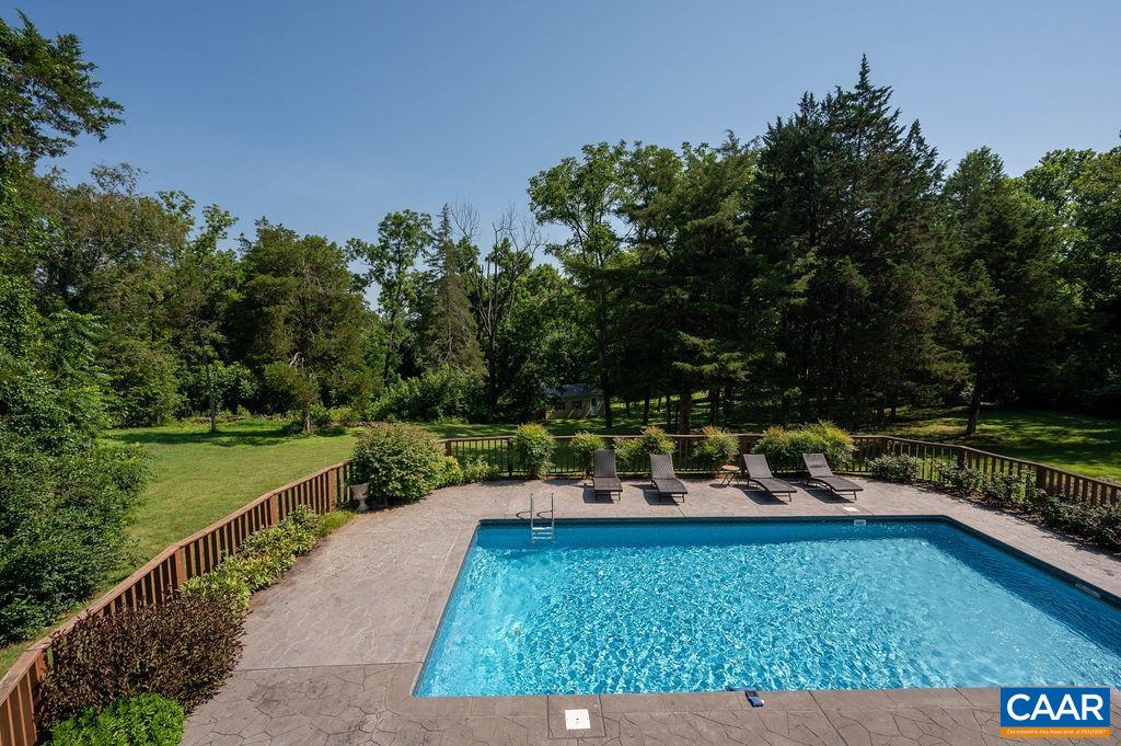 464 WOODLANDS RD