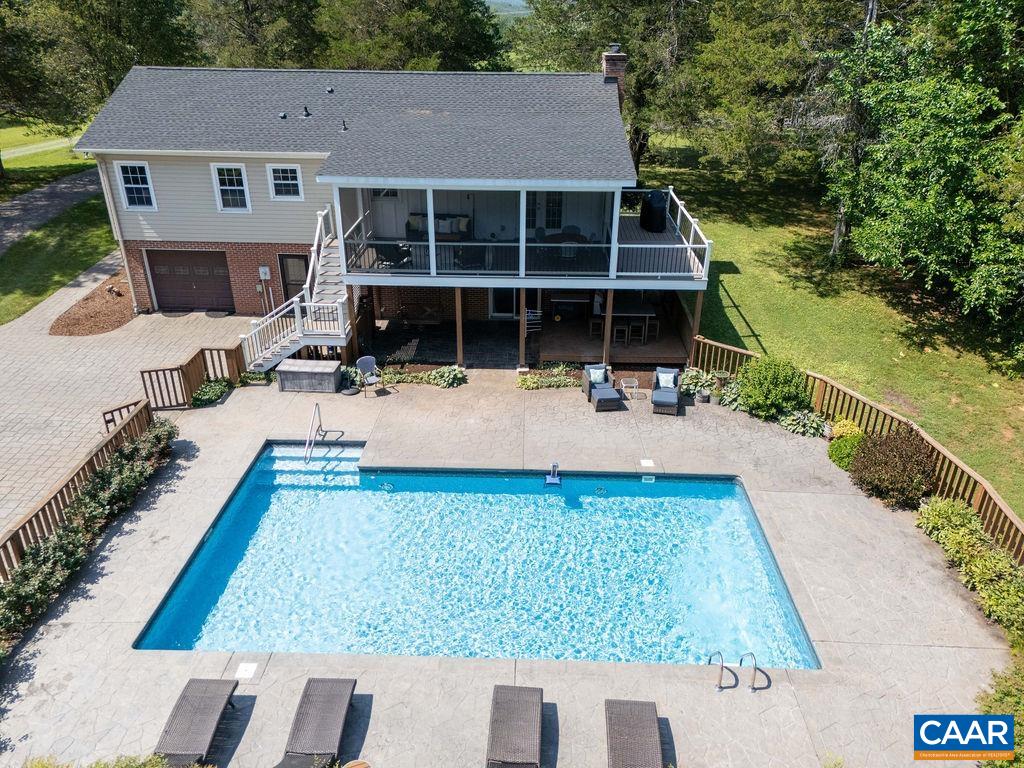 464 WOODLANDS RD