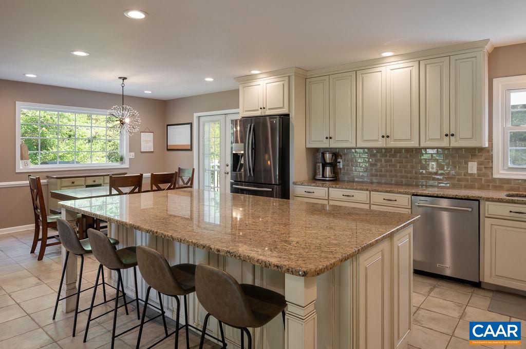 464 WOODLANDS RD
