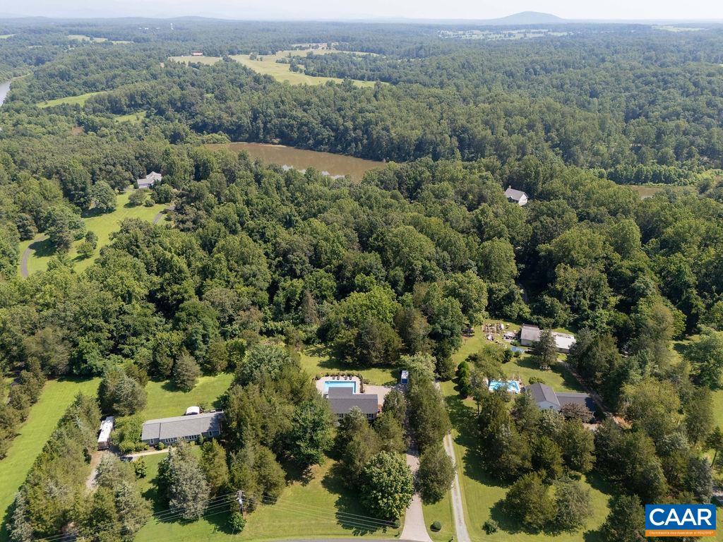 464 WOODLANDS RD