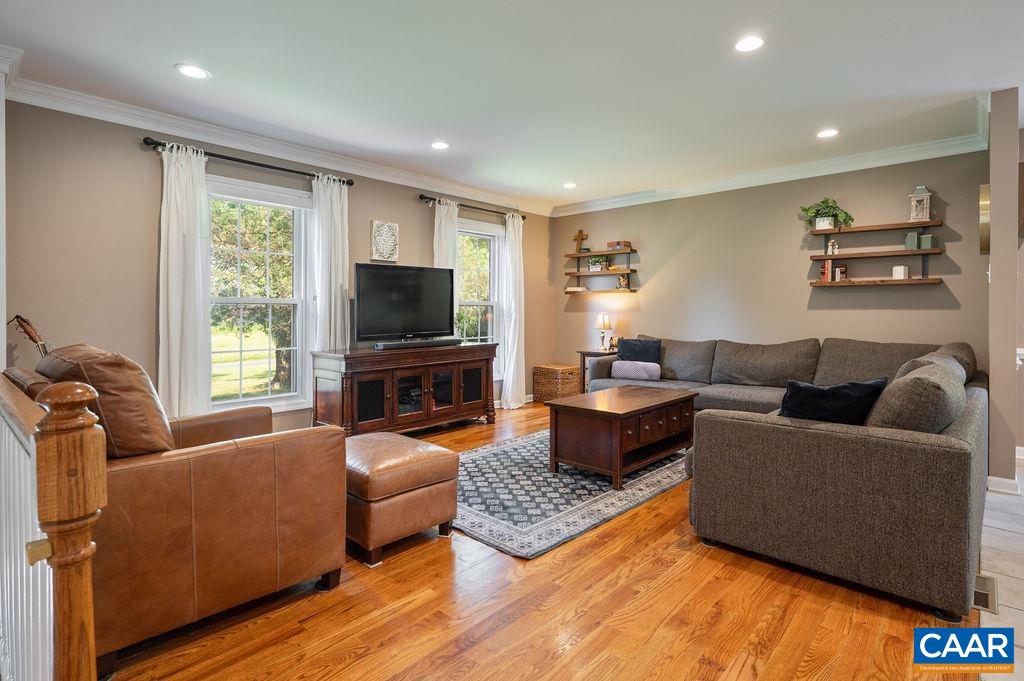 464 WOODLANDS RD