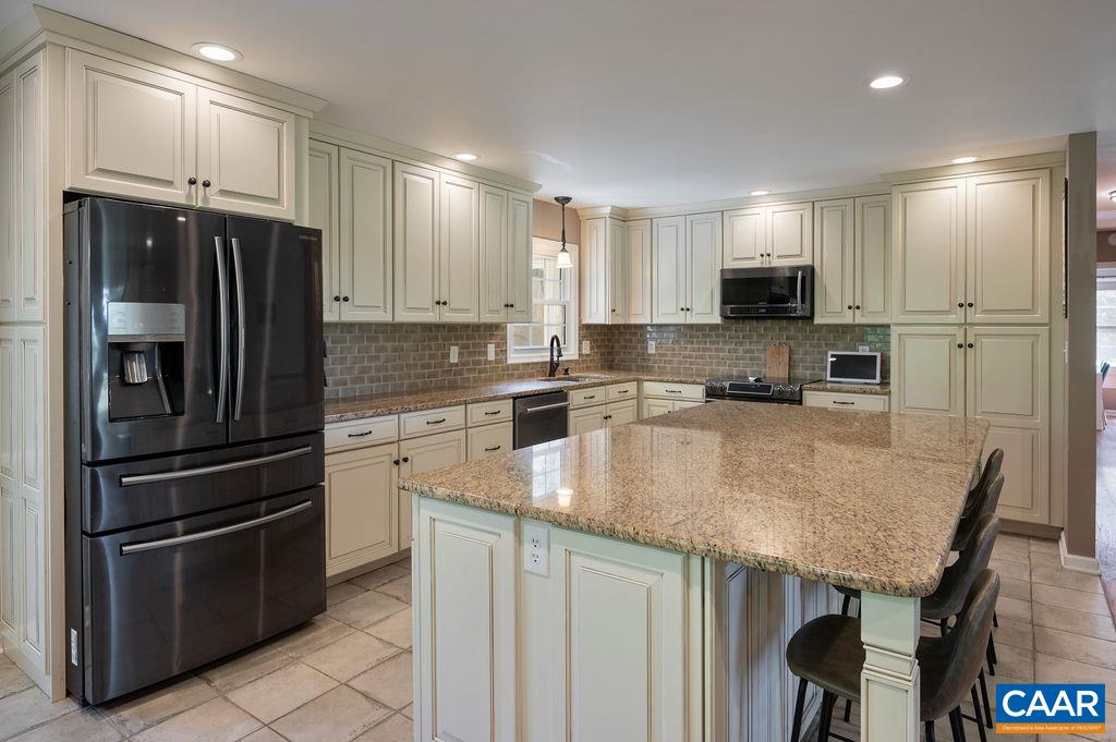 464 WOODLANDS RD