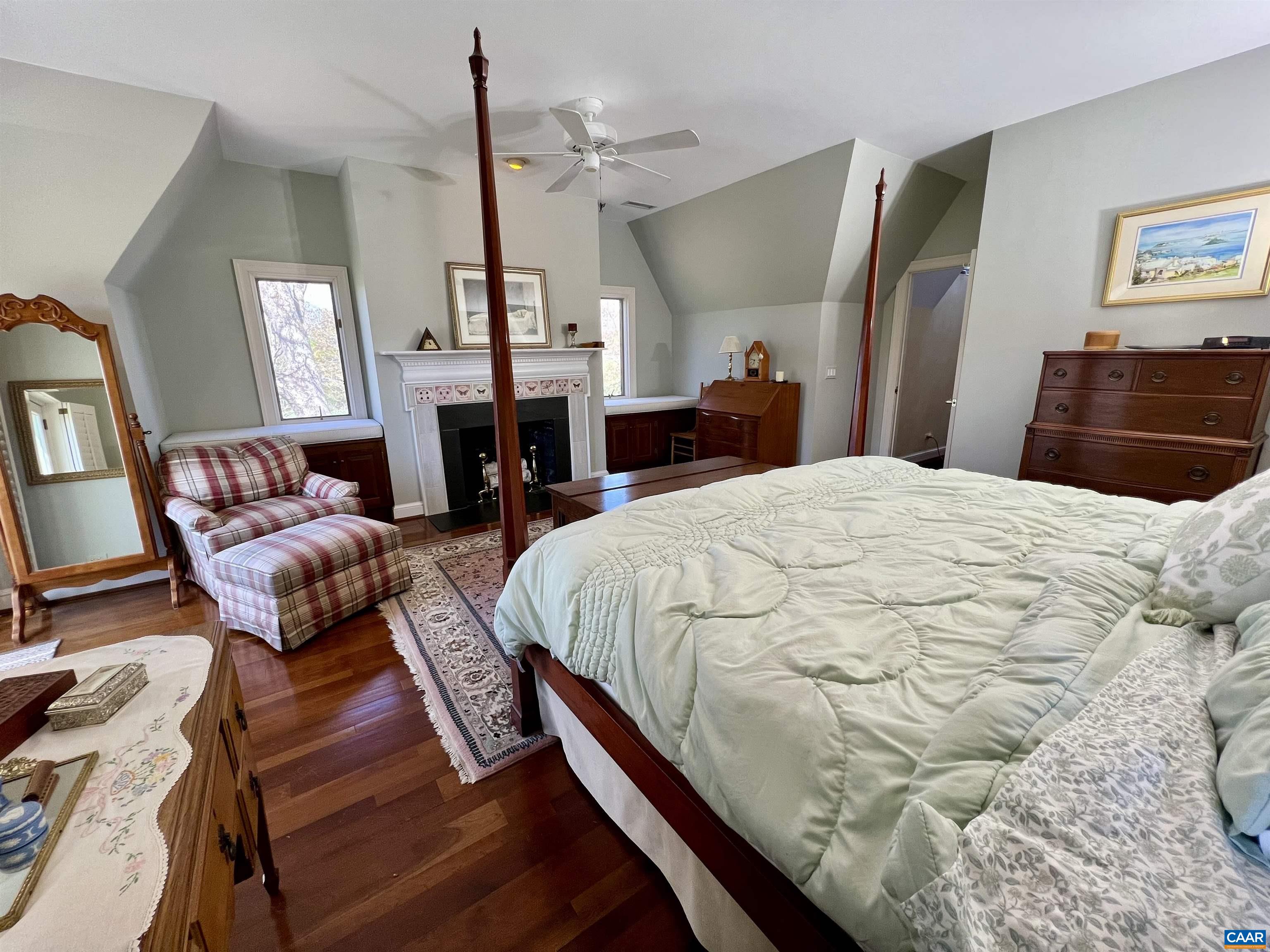 4749 WESLEY CHAPEL RD