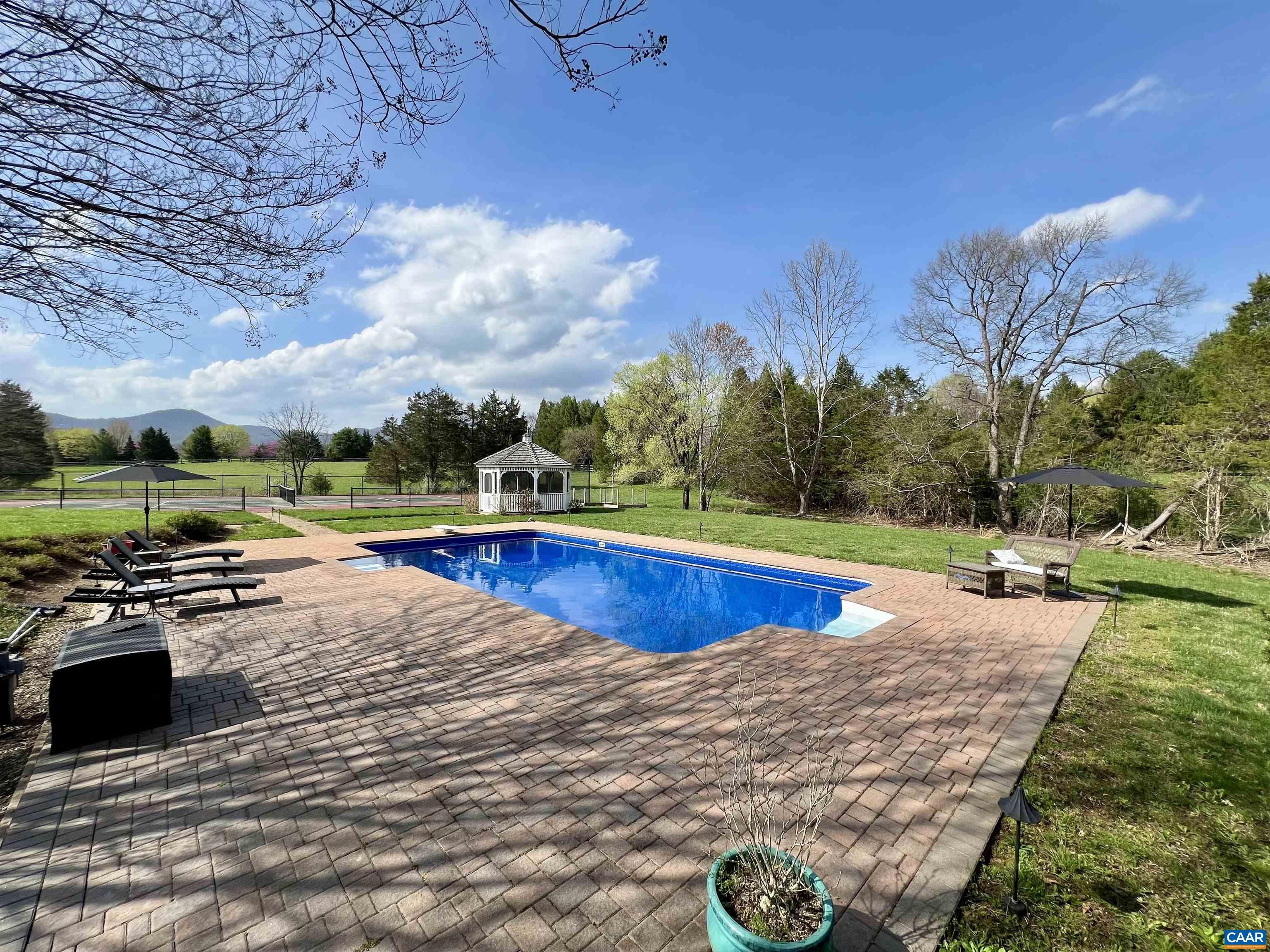 4749 WESLEY CHAPEL RD