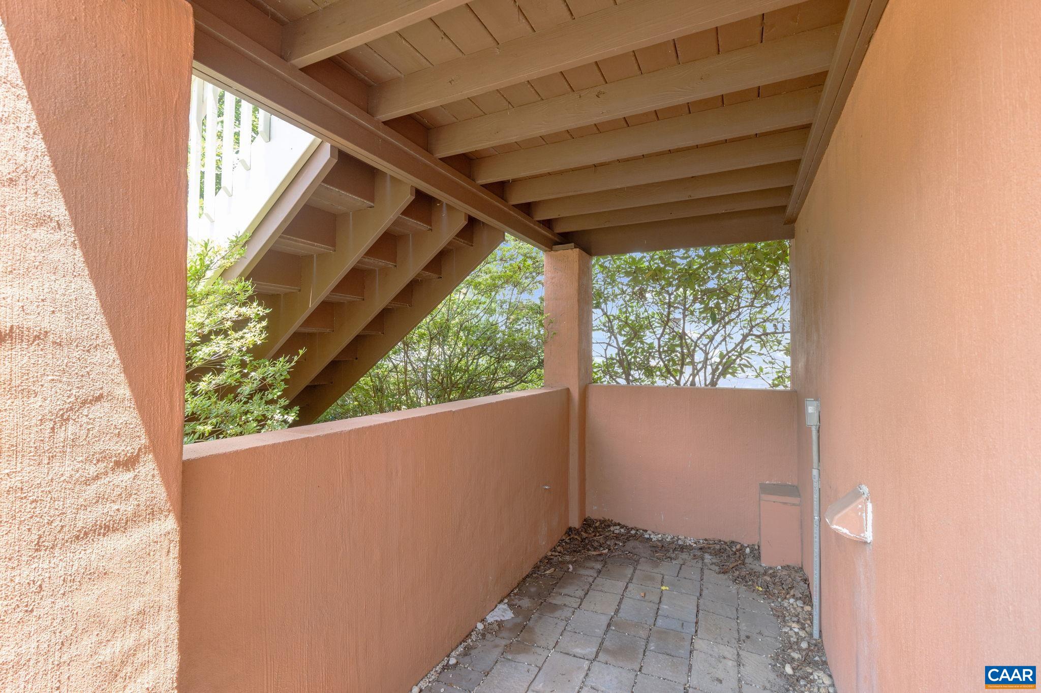 214 HUNTLEY AVE