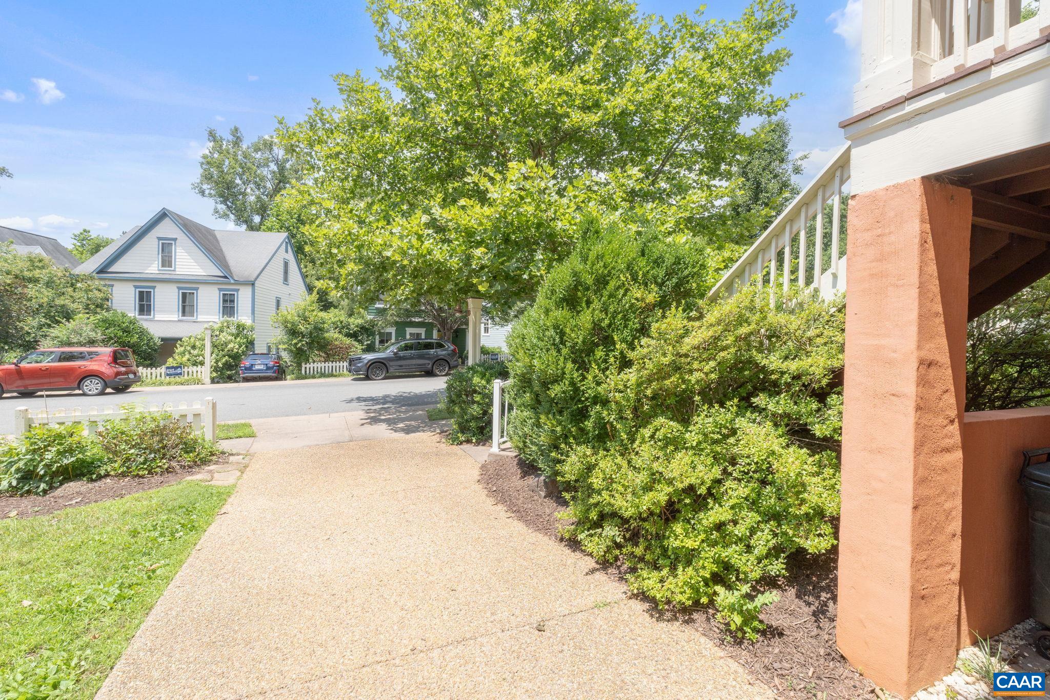 214 HUNTLEY AVE