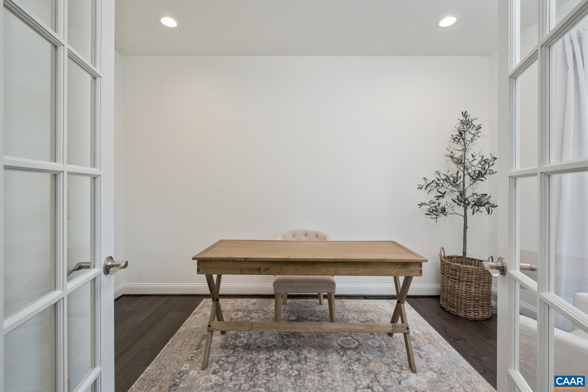 287 PFISTER AVE
