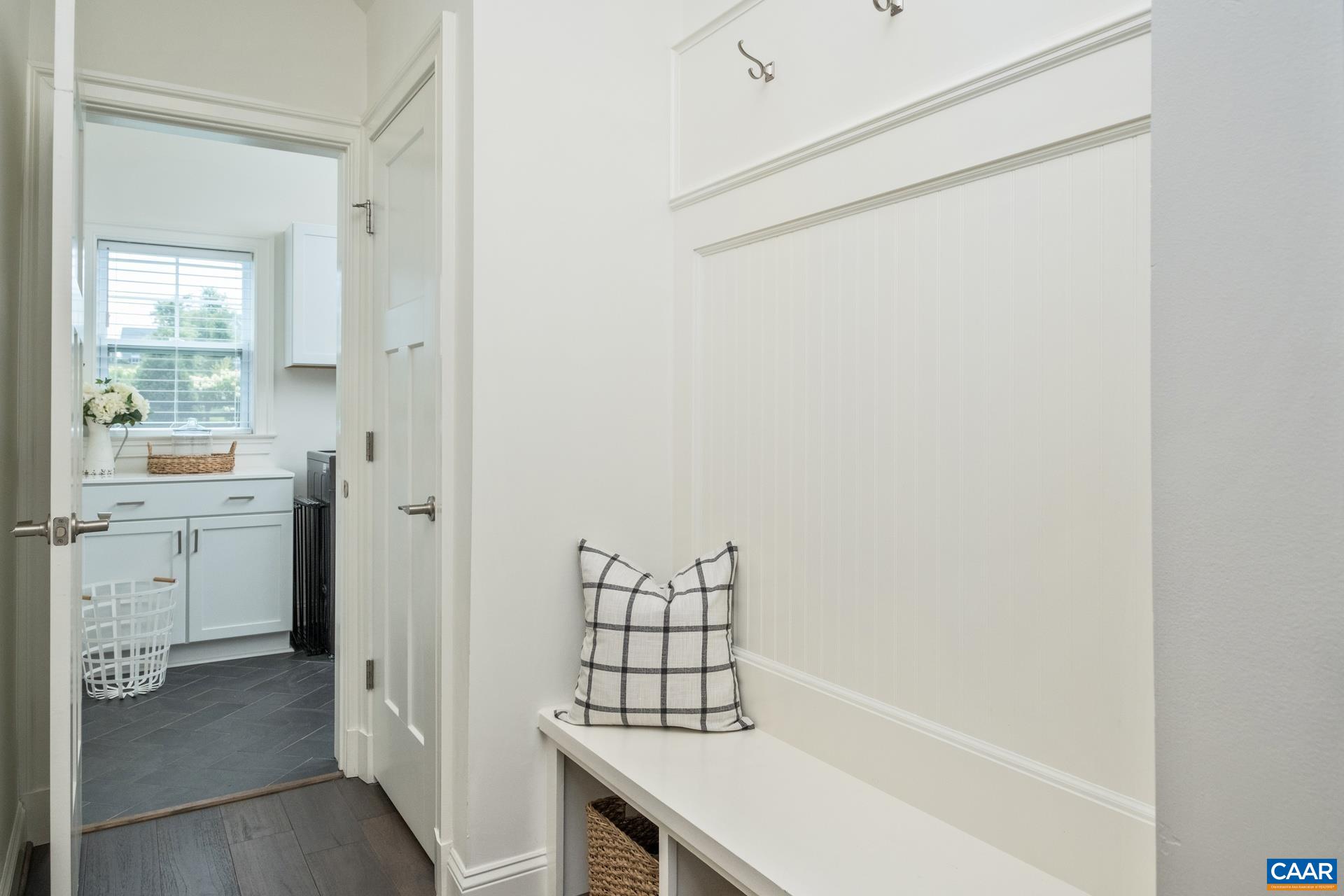 287 PFISTER AVE