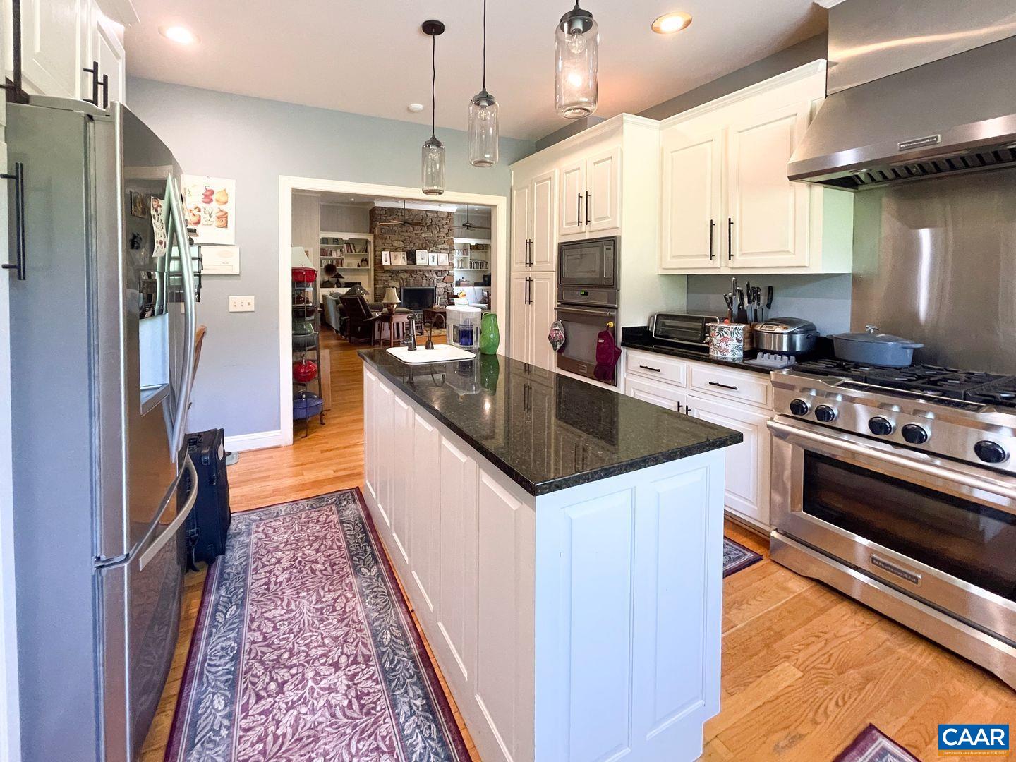 935 GARTH RD