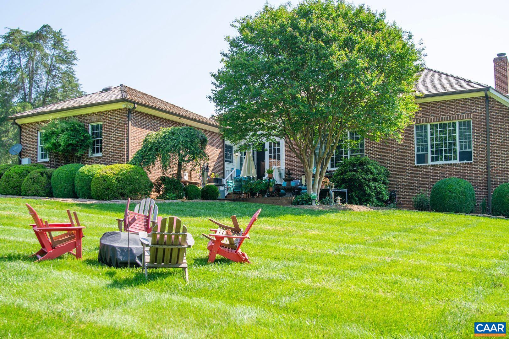 935 GARTH RD