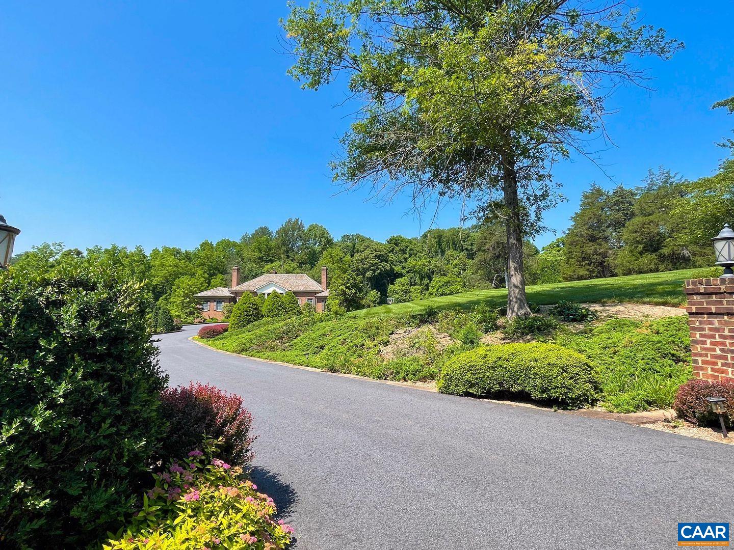 935 GARTH RD