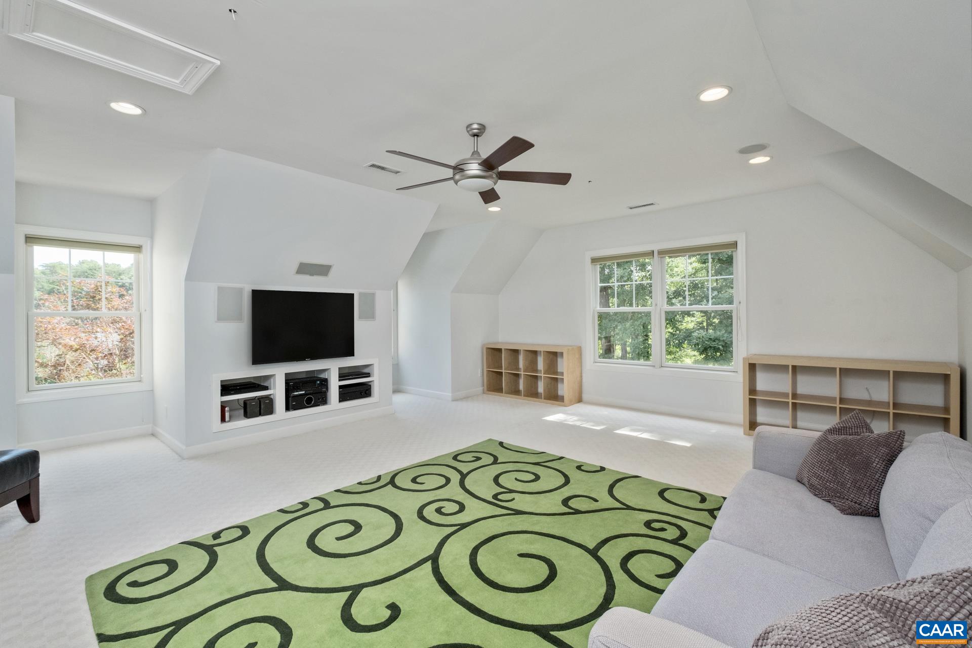 482 LONDON CT