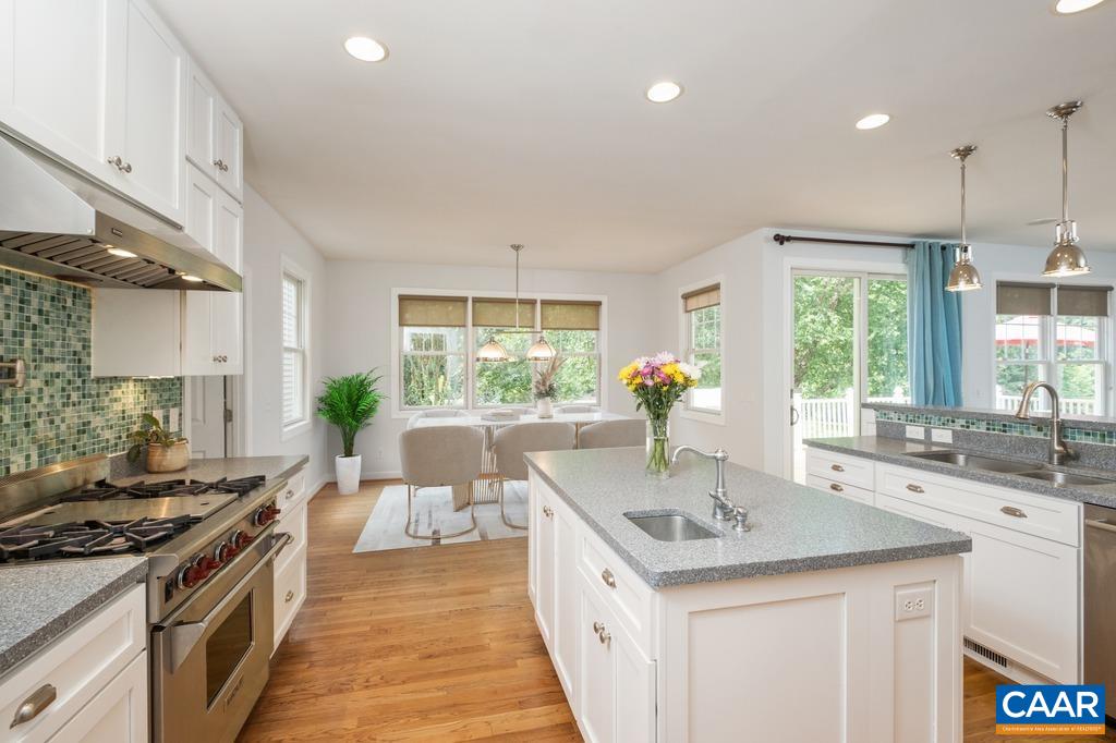 482 LONDON CT