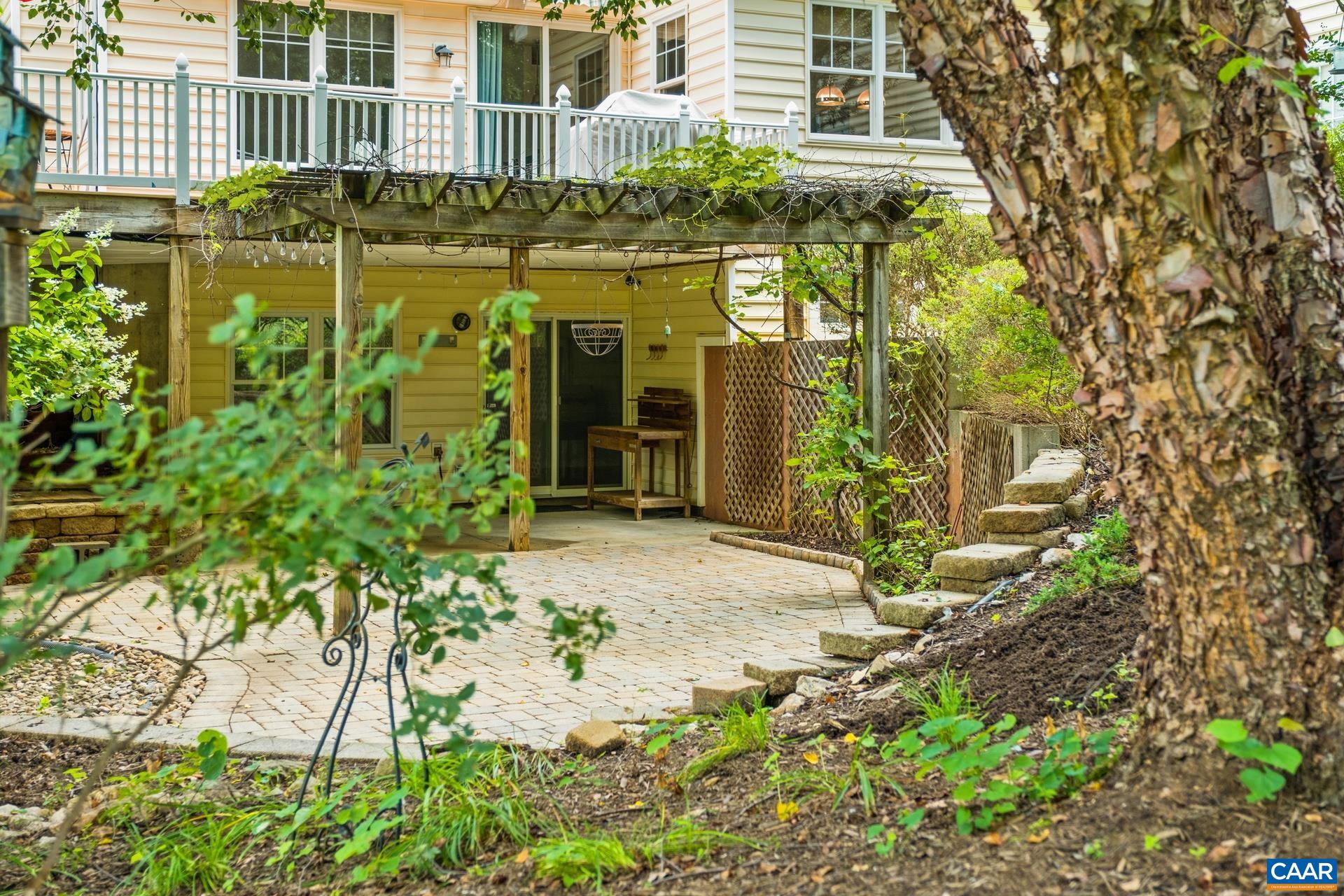 482 LONDON CT