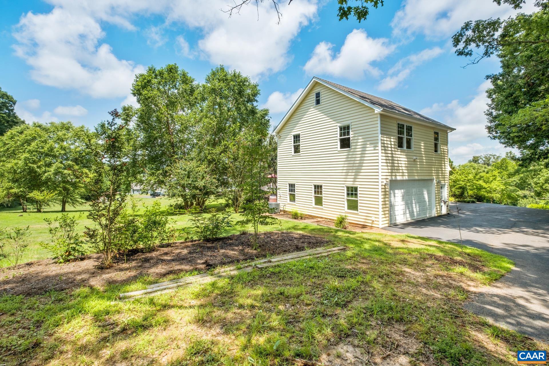 482 LONDON CT