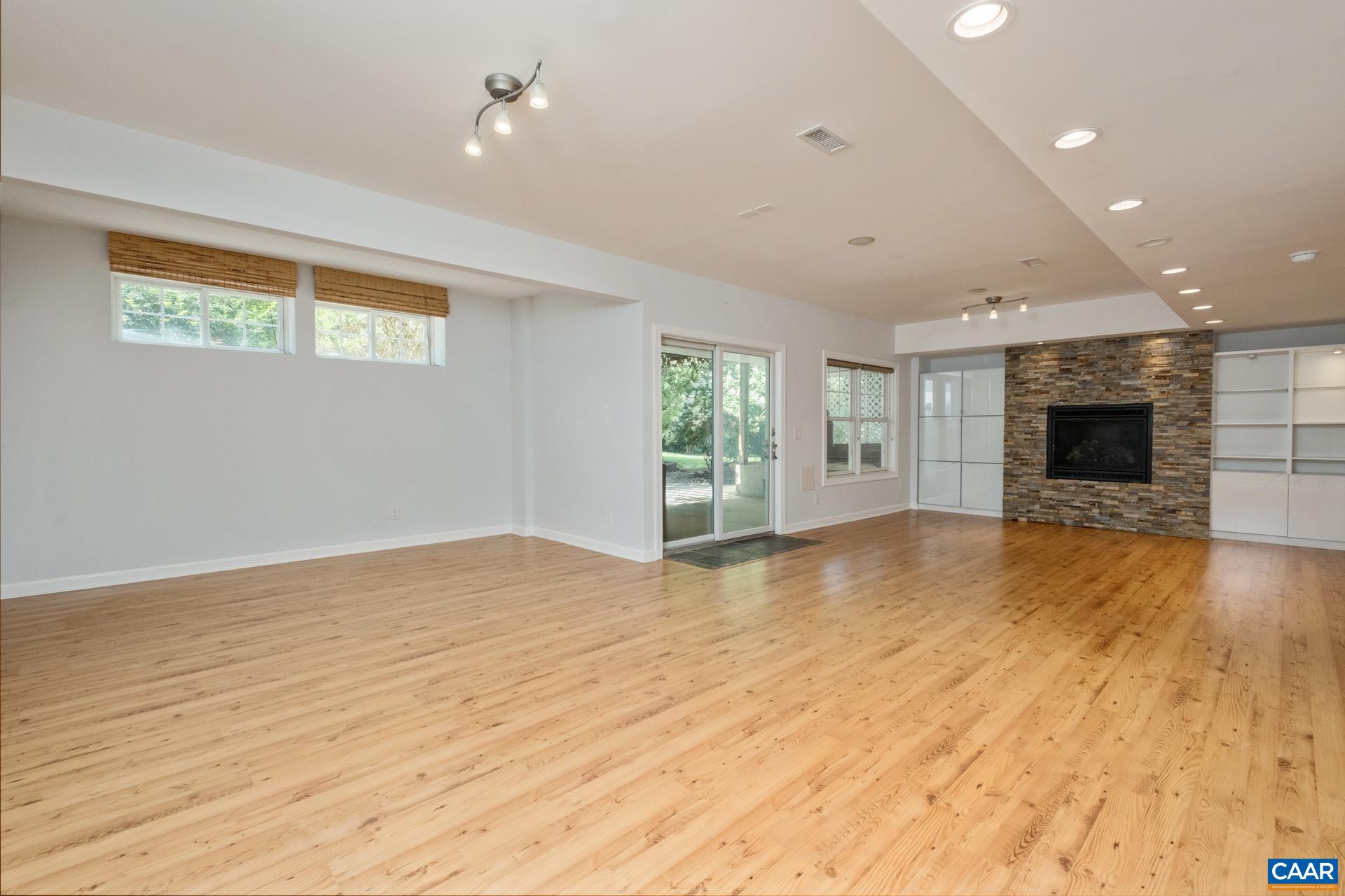 482 LONDON CT
