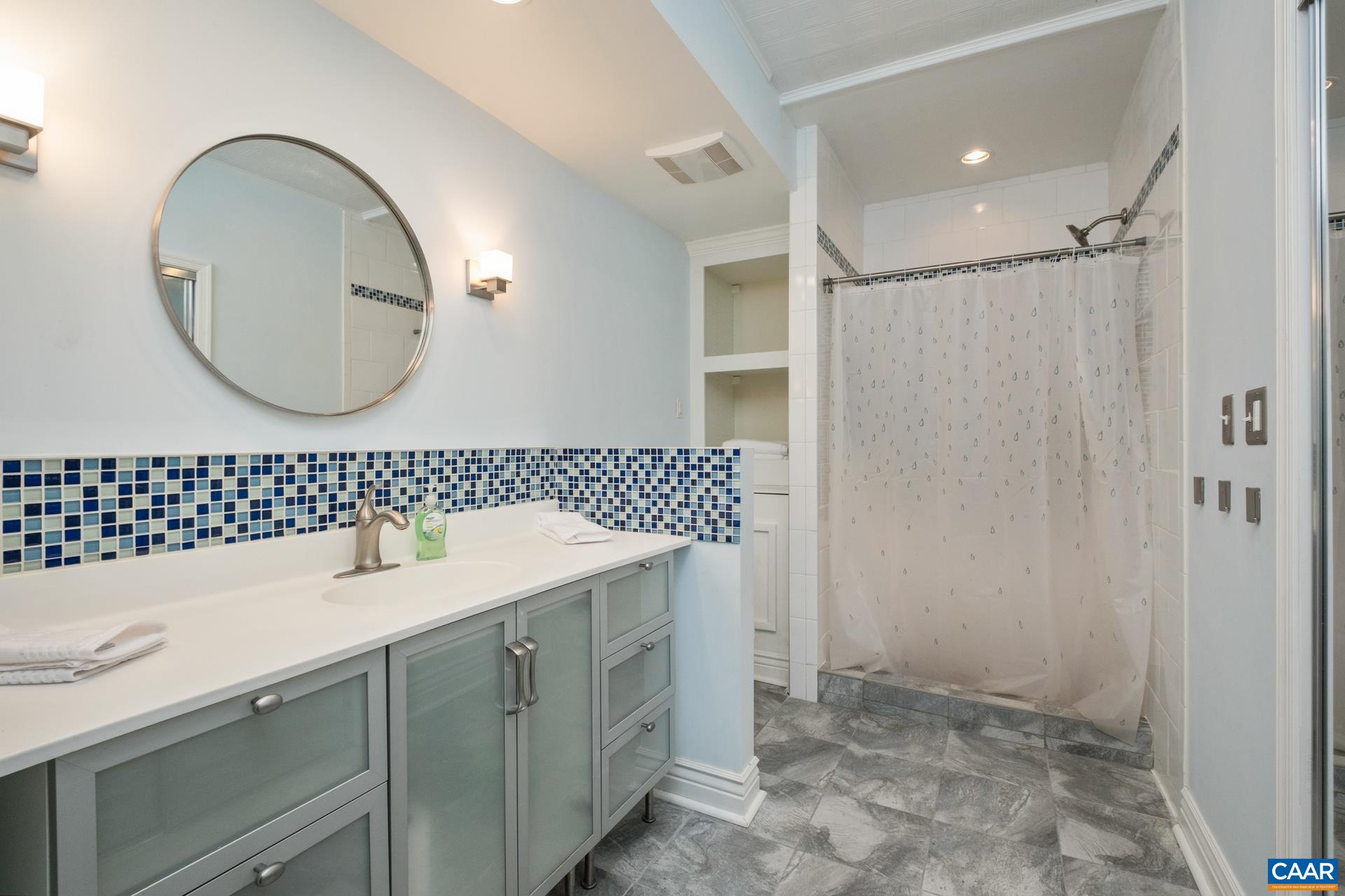 482 LONDON CT