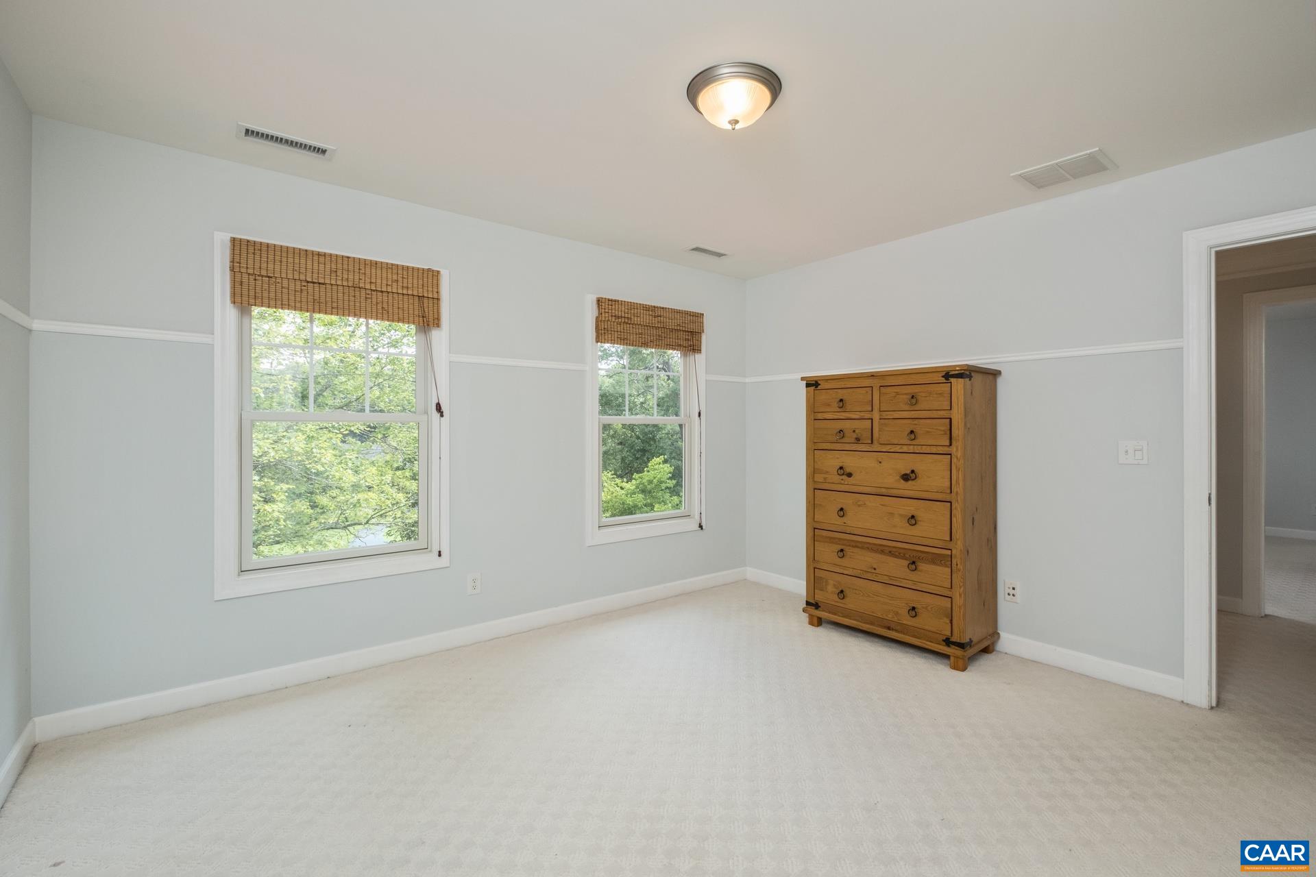 482 LONDON CT