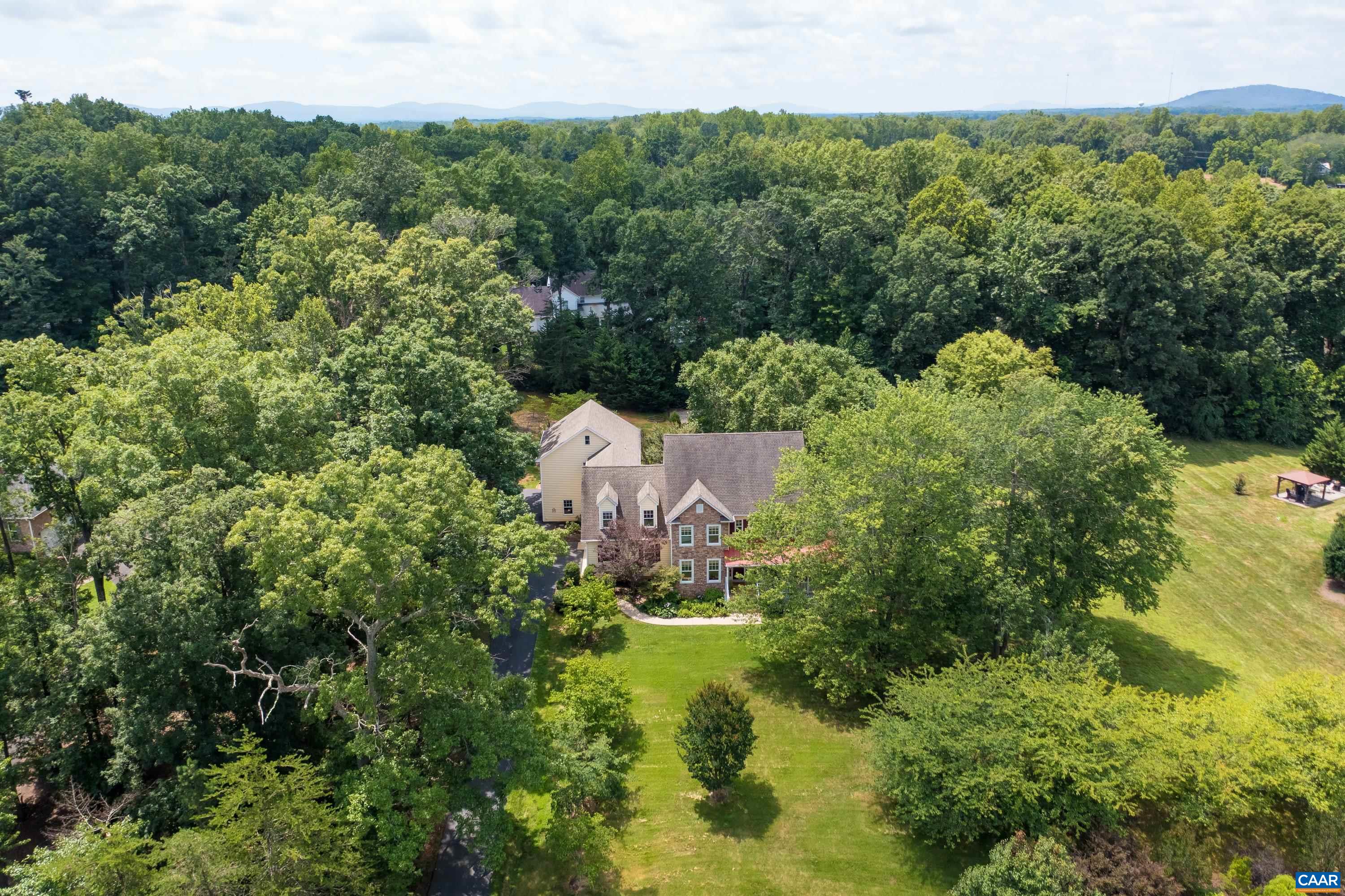 482 LONDON CT