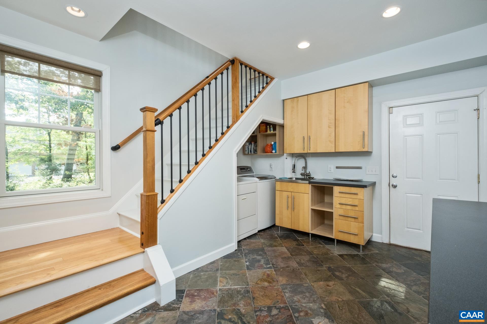 482 LONDON CT