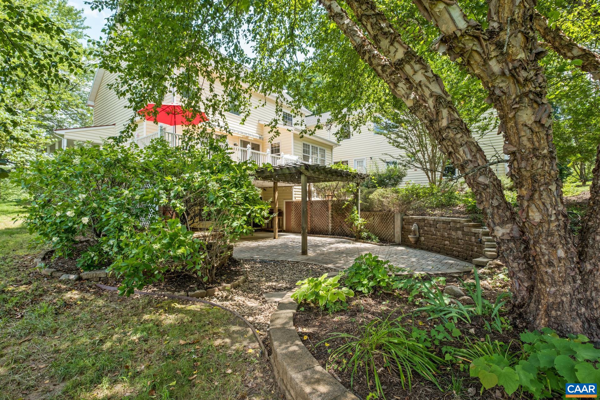 482 LONDON CT
